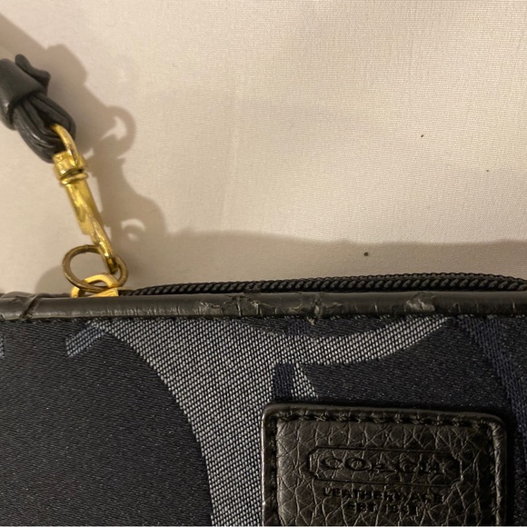 Vintage Cloth Coach Wristlet - Picture 3 of 3